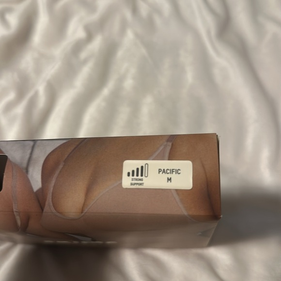 Skims bodysuit - Picture 3 of 4